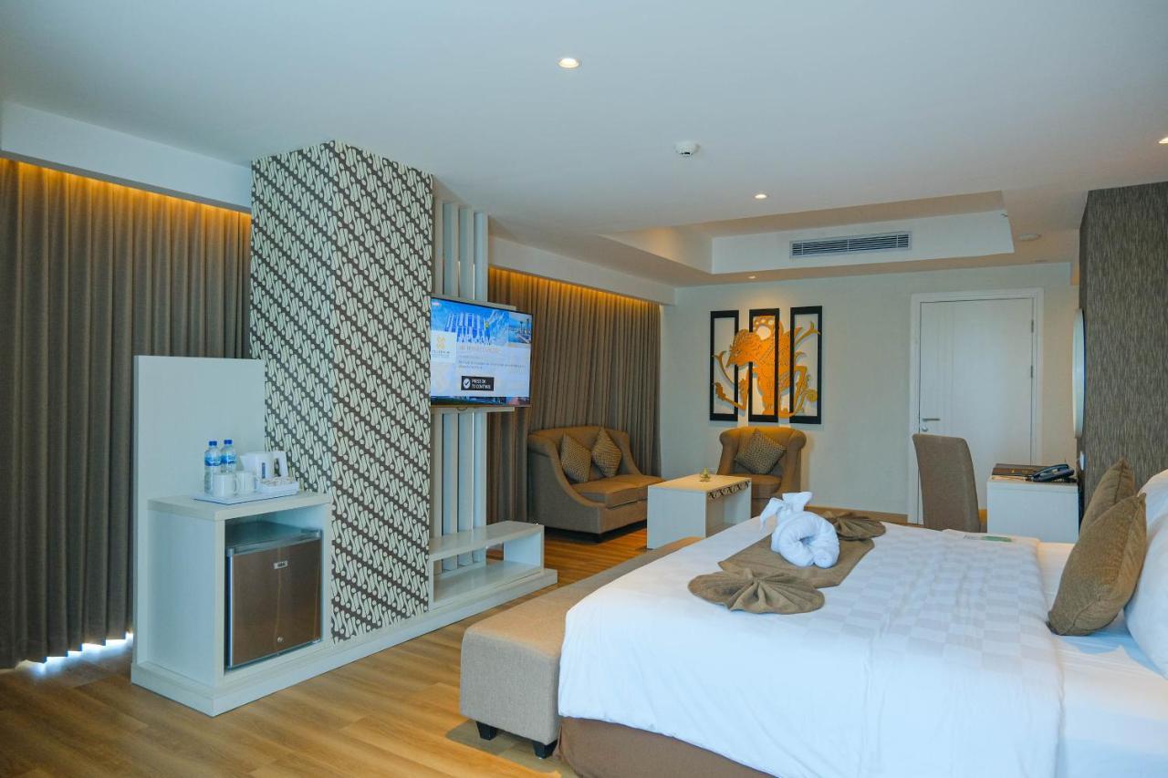 Platinum Adisucipto & Conference Center Hotel 4*