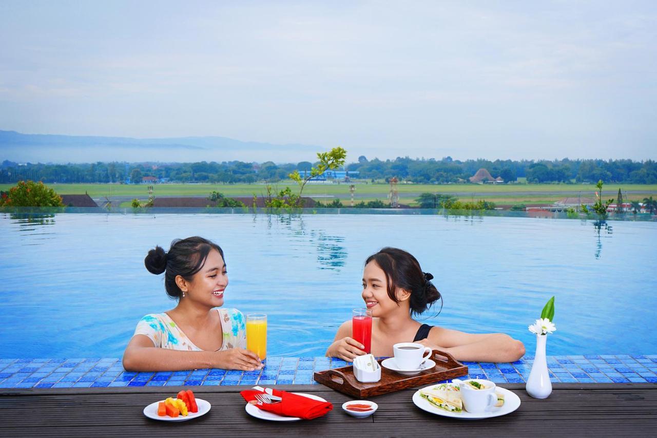 Platinum Adisucipto & Conference Center Hotel 4*