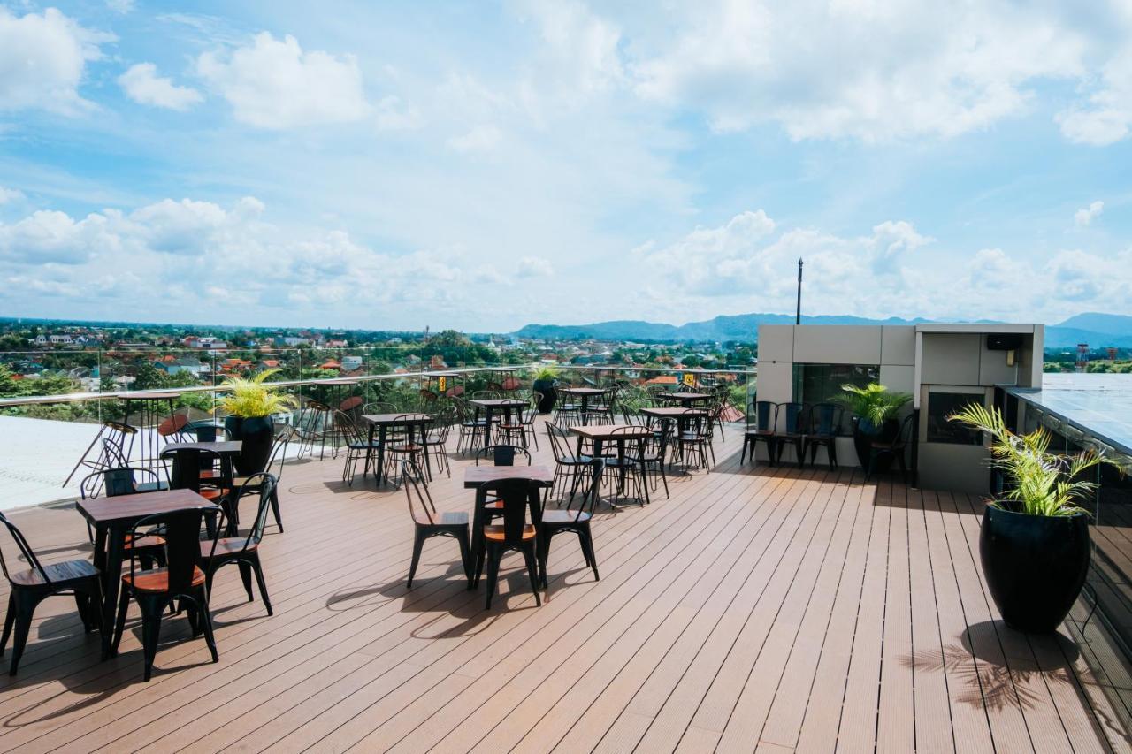 Platinum Adisucipto & Conference Center Hotel 4*