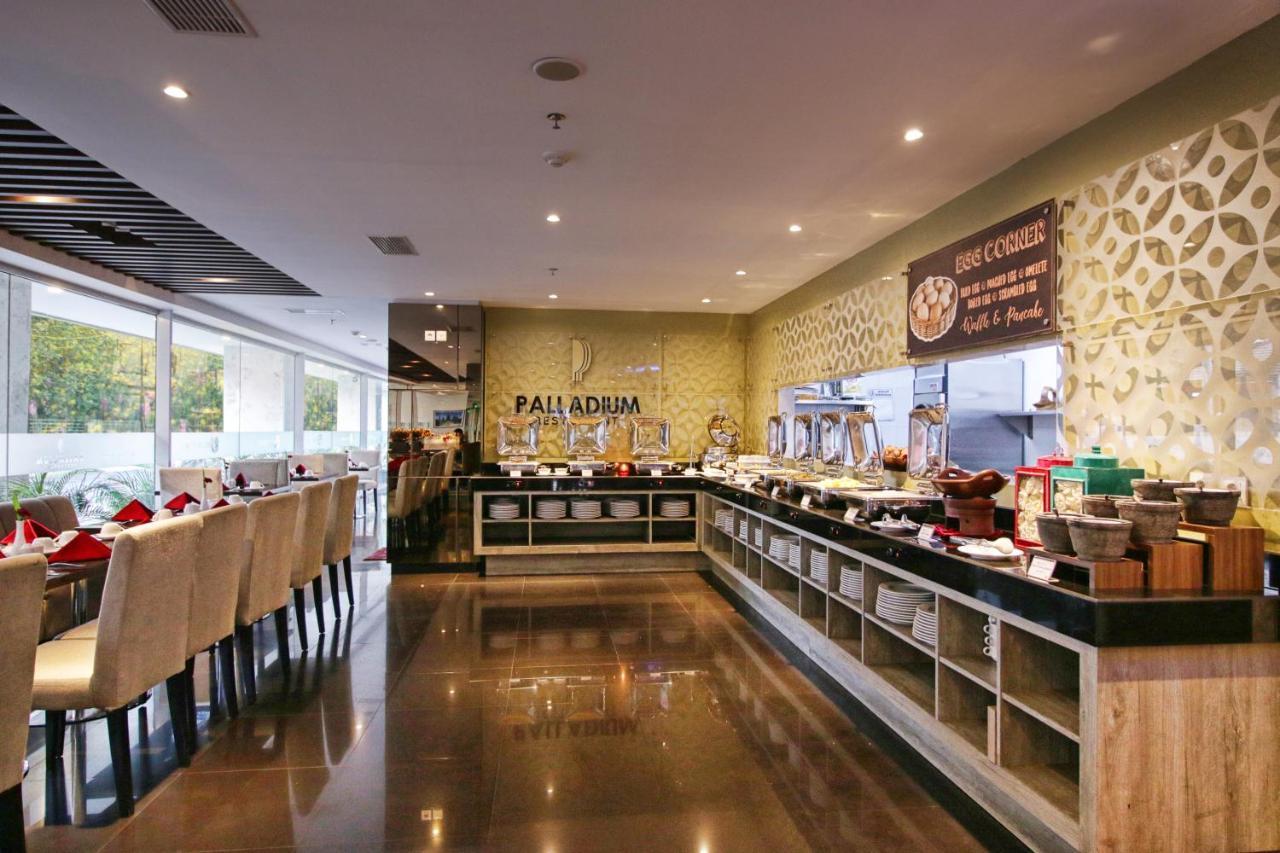 Platinum Adisucipto & Conference Center Hotel 4*