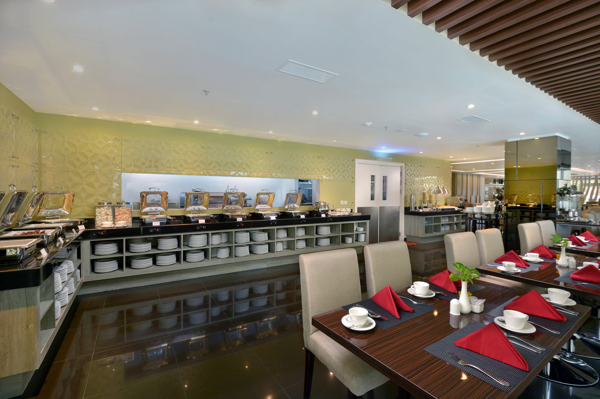 Platinum Adisucipto & Conference Center Hotel 4*