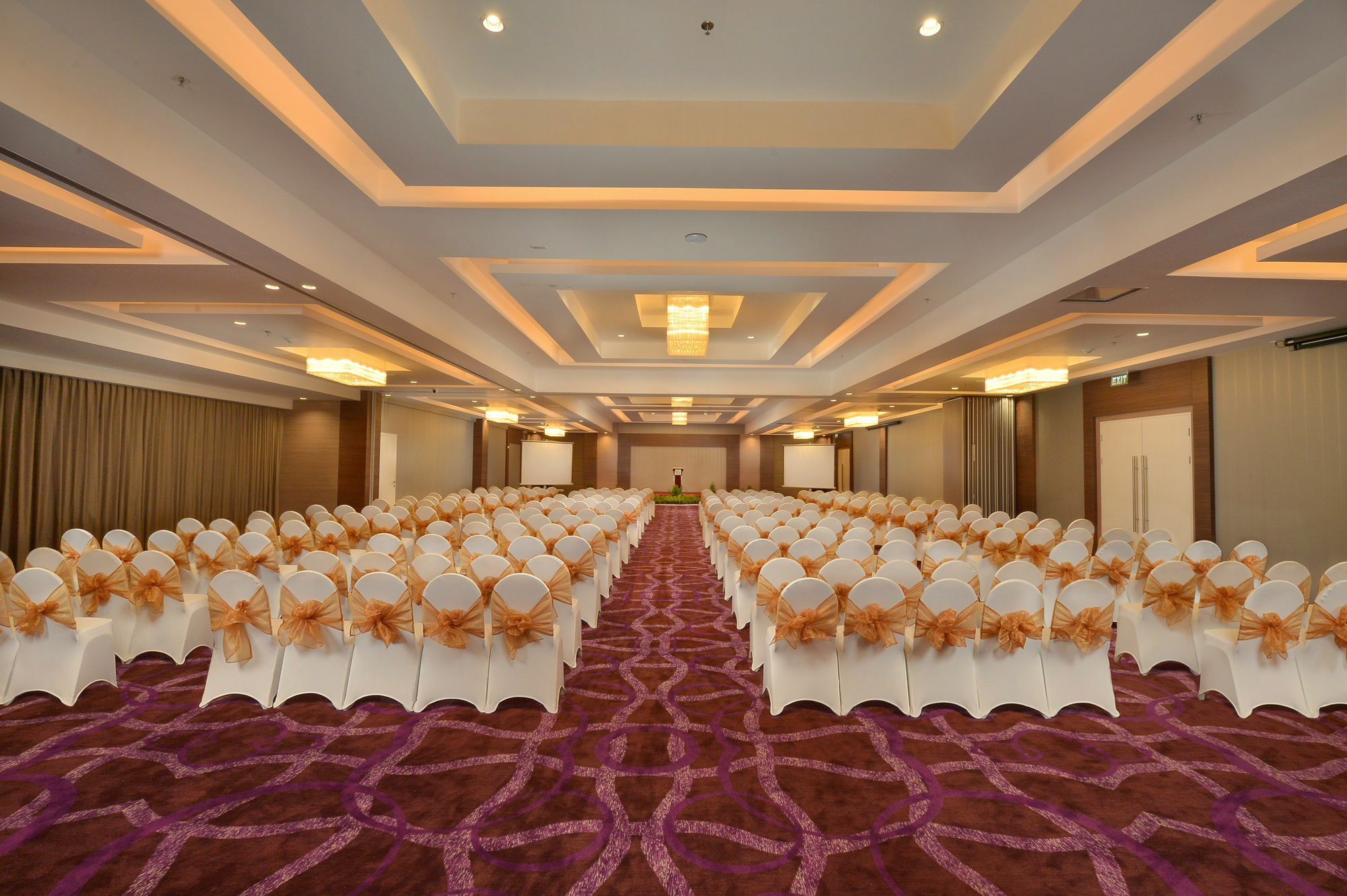 Platinum Adisucipto & Conference Center